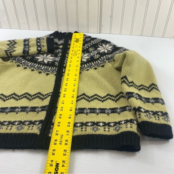 Nordic Patterned Women's Cardigan Sweater - Green and Black - Picture 8 of 10
